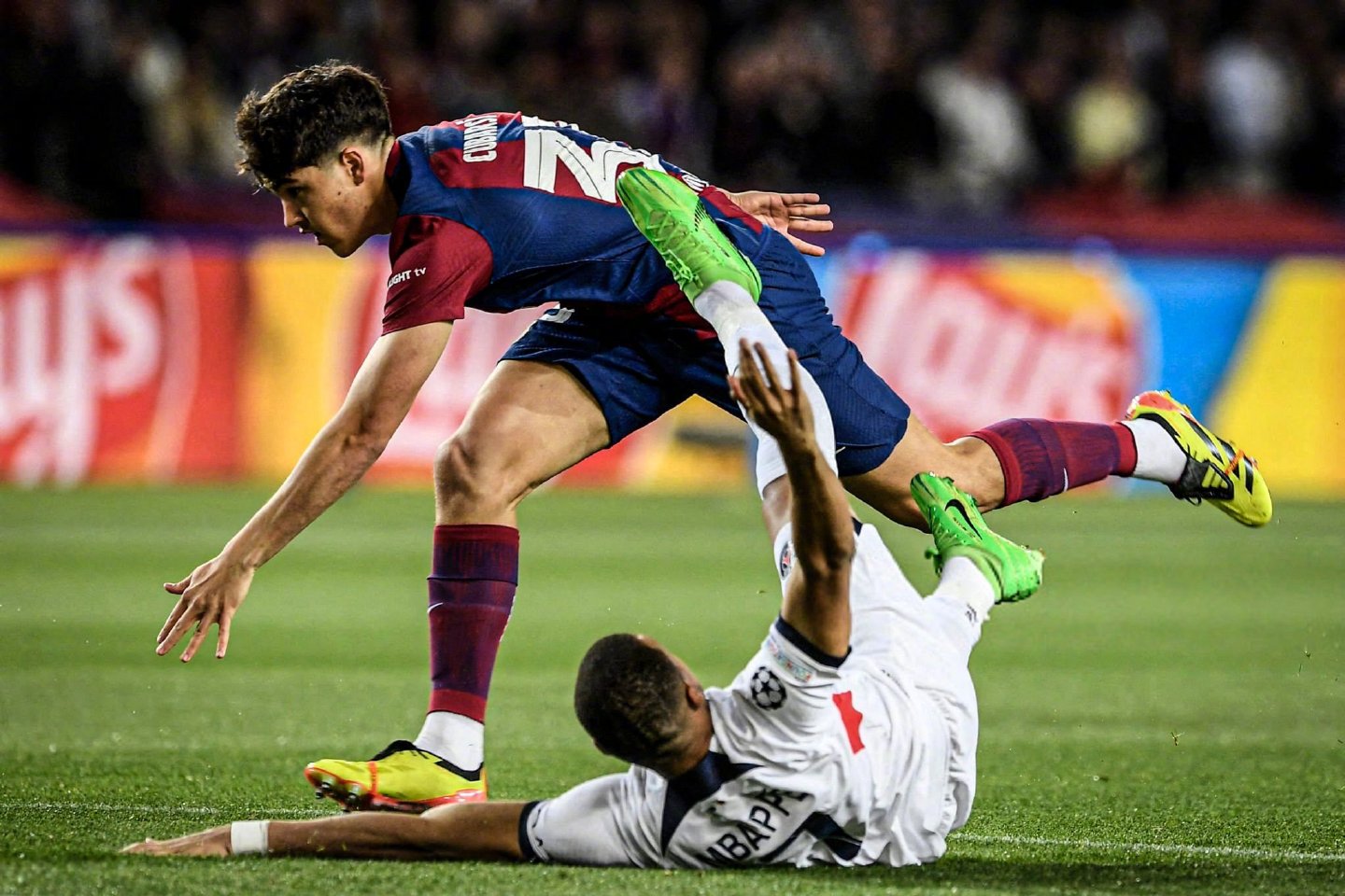 开云APP-经典回顾：巴萨-力挫强敌，壮举晋级八强