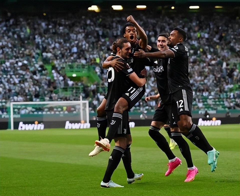 曼联绝杀勒沃库森，埃尔林绝境逆转