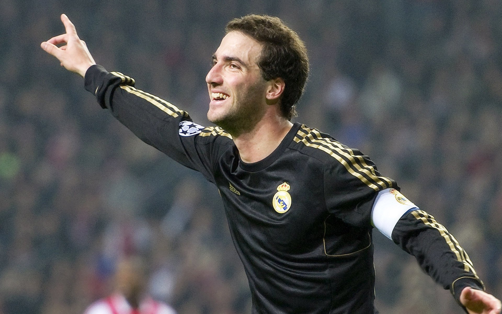 战术纪律与致命一击，瑞士式坚韧如何让曼城神话显裂痕，劳塔罗完美诠释现代前锋的终极形态