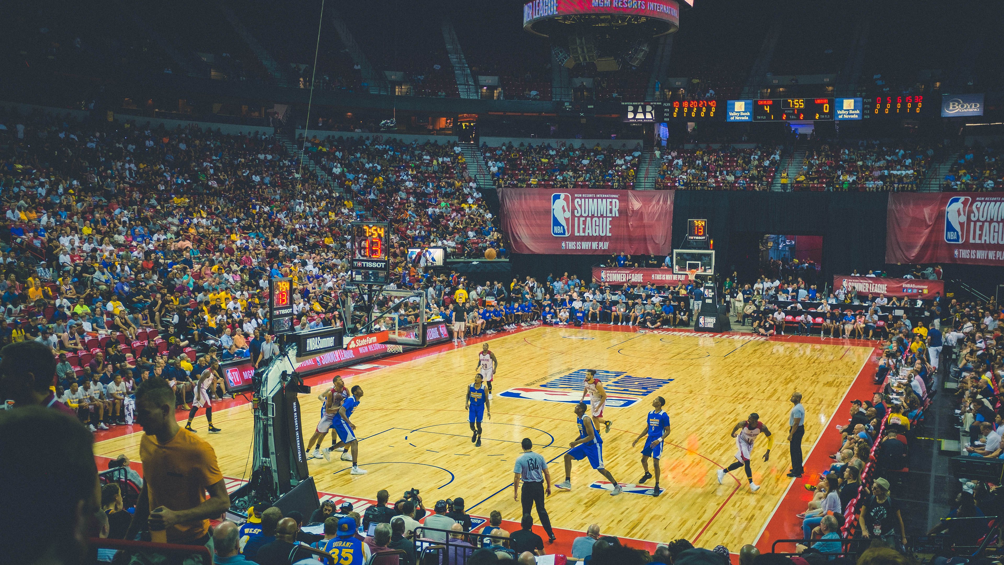 世界排名争夺战之夜，字母哥成为全场焦点